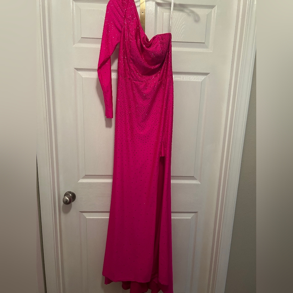 Asymmetrical Pink One-Shoulder Gown‎